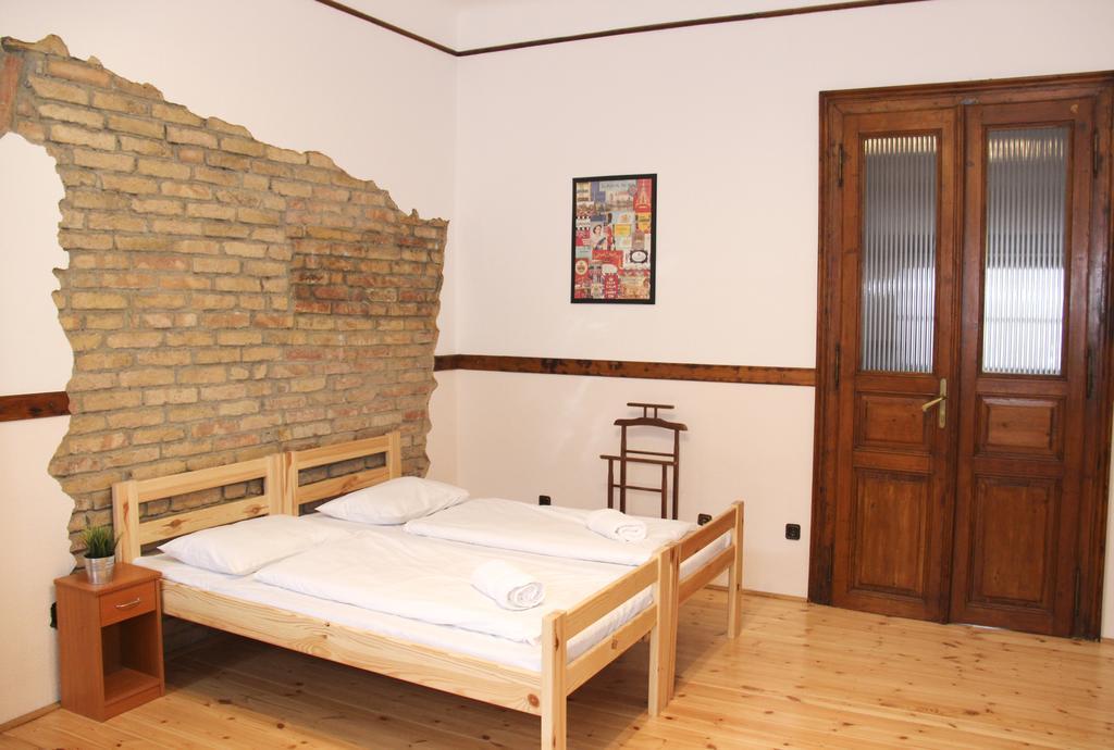 Walking Bed Budapest Downtown Hostel Room photo