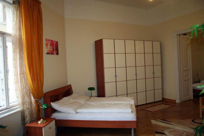 Walking Bed Budapest Downtown Hostel Exterior photo