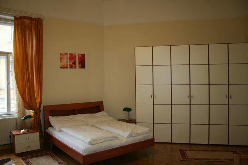 Walking Bed Budapest Downtown Hostel Exterior photo