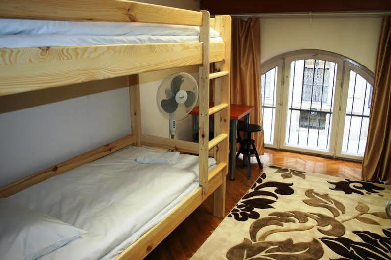 Walking Bed Budapest Downtown Hostel Exterior photo